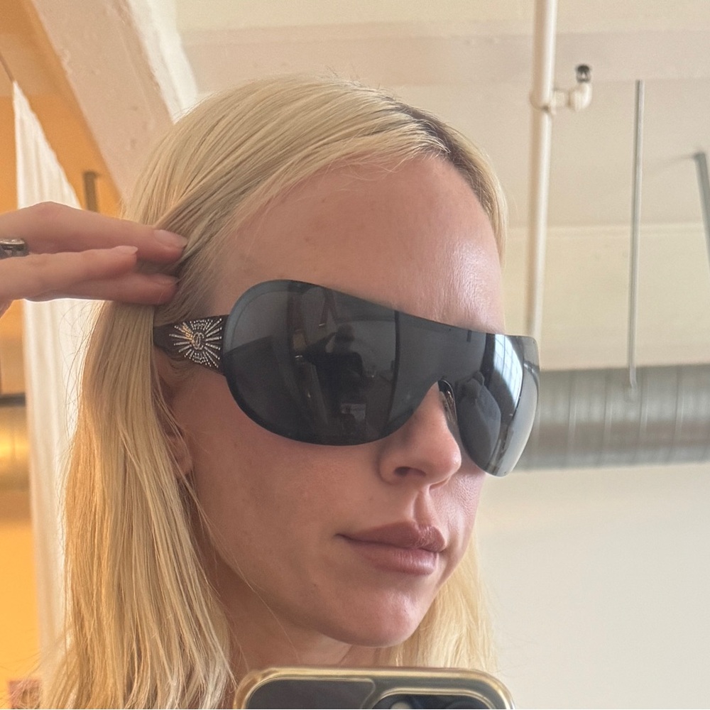 Vintage Chanel sunglasses - Picture 5 of 15